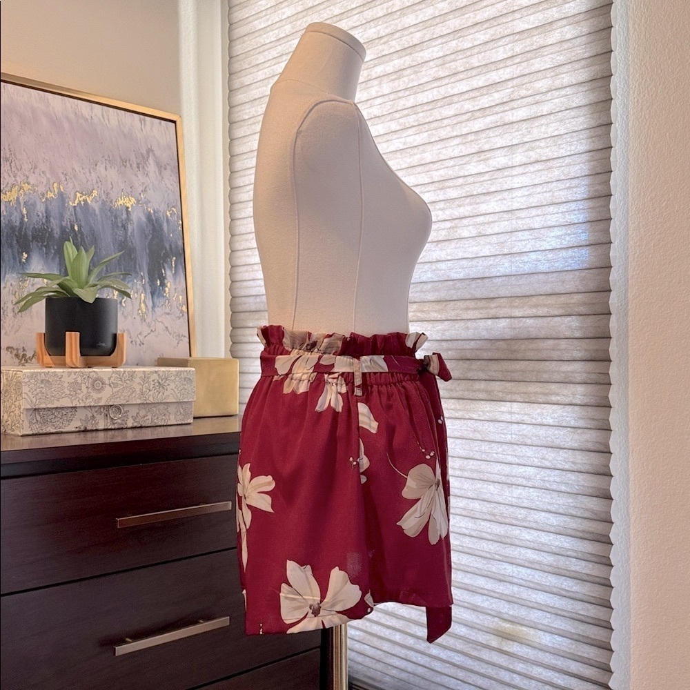 Woman's Shein Red Floral Print High Waisted Shorts with Bow Tie. Size Small - Picture 4 of 5